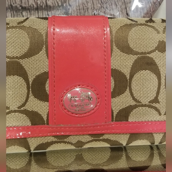 COACH Khaki Signature C Wallet w/ Watermelon Patent Leather - Picture 2 of 12